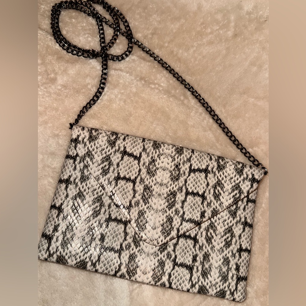 A New Day Snake Print Black & White Crossbody Clutch Bag w Chain Strap Like New